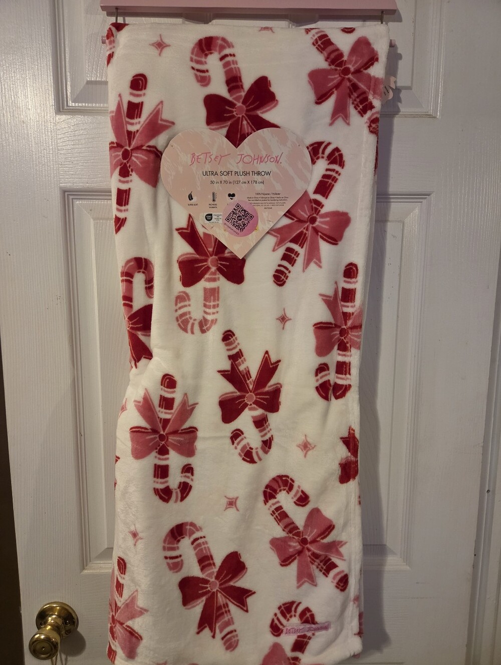 Betsey Johnson NWT Plush Throw - Candy Cane W/Bows